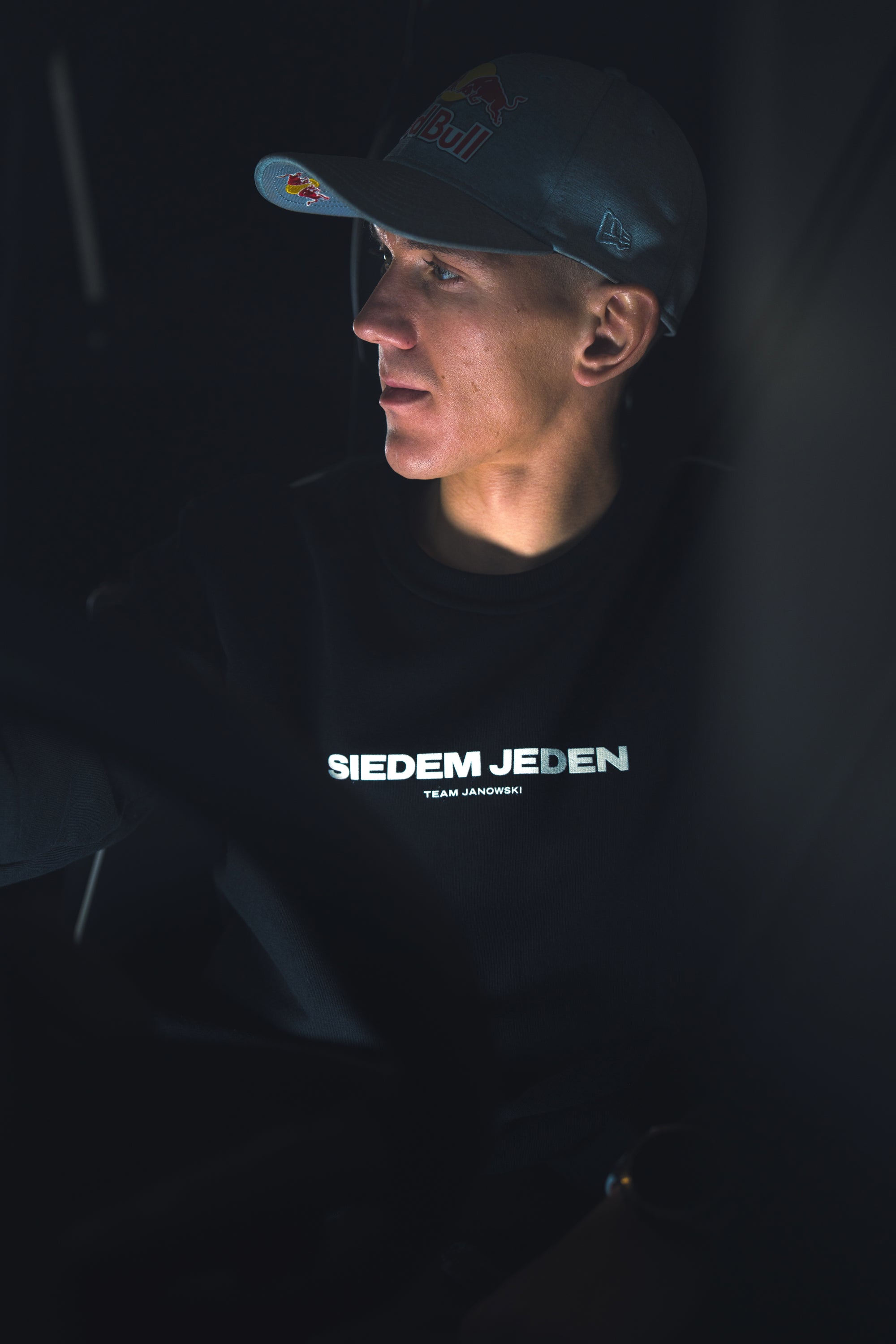 CREWNECK SIEDEM JEDEN